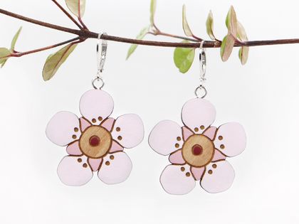 Manuka Flower Hook Earrings - Rimu Wood