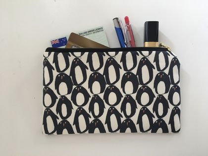 Medium size pencil case / make-up pouch / toiletry pouch / clutch