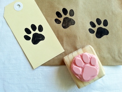 Hand carved stamp - Cat Paw Print