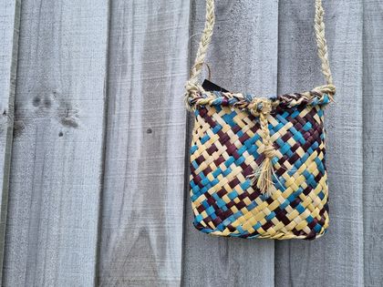 blue and black kete