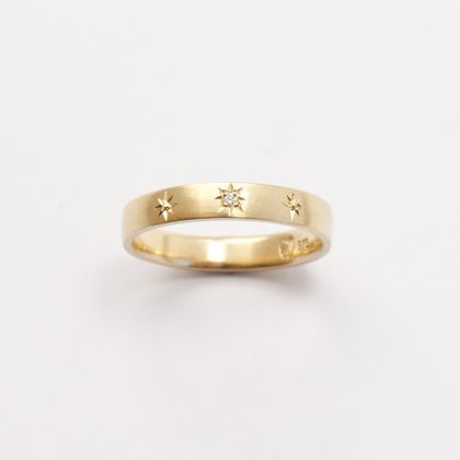 Solid gold and diamond Starry Starry Ngaio ring
