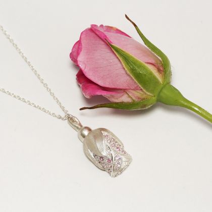 Sapphire rosebud pendant