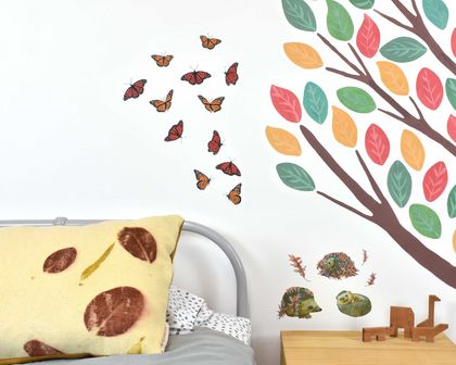 Small Monarch butterfly wall decal