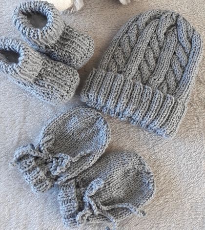 Knitted Merino Beanie/Booties & Mitts 0-3 Months