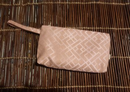 Geometric zipped pouch 