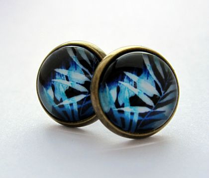 Sale - beautiful blue foliage design stud earrings
