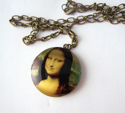Mona Lisa locket necklace