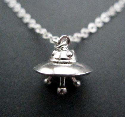 flying saucer necklace