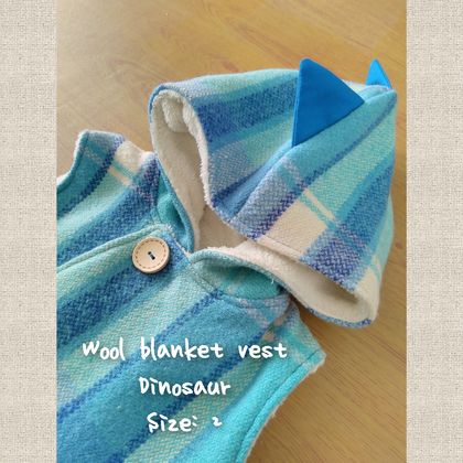 NZ Vintage Wool Blanket Vest  (size:2) '' Dinosaur ''