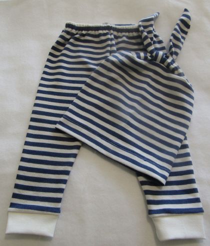 Baby Leggings with matching Beanie. 0-3 Mths
