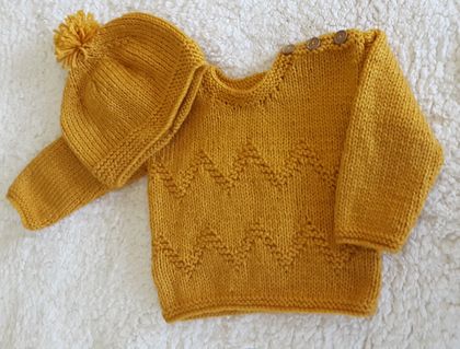 Jersey & Beanie,  hand knitted. 6-12 months 