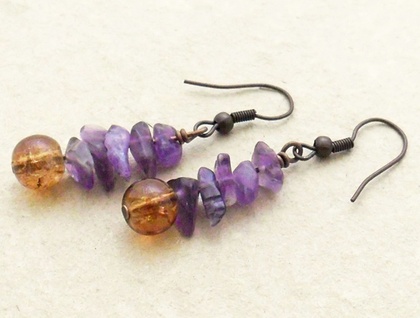 Amethyst chip and copper-coloured crackle-glass earrings on antiqued-copper hooks