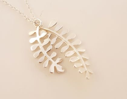 Silver Kowhai leaves pendant