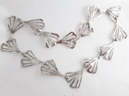 Interlaced gingko leaf necklace