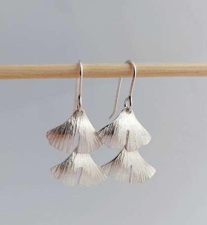 Silver Ginkgo leaves - articulated earrings