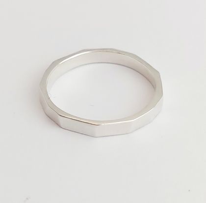 Facetted ring - narrow