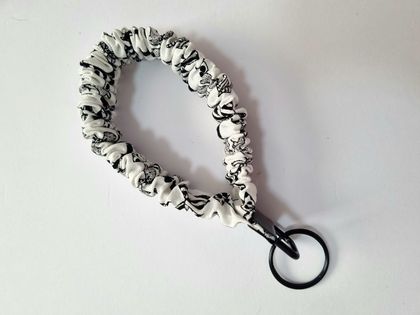 Scrunchie Keyring - Black And White Bows
