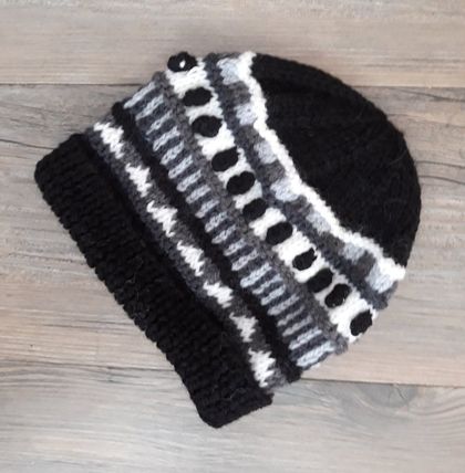 Ewe Beanie for a 1 year old - Wool - Hand knitted