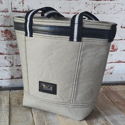Med size tote with perfect for your everyday bag.