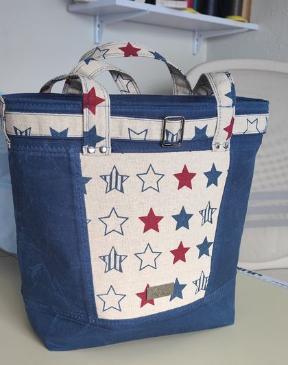Med size tote with a casual fun look