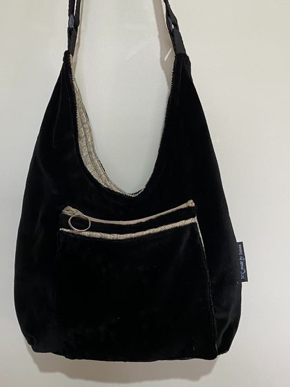 sling bag in black
