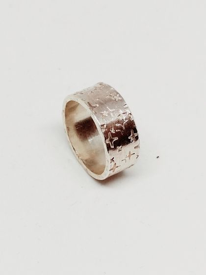 Cross stamped silver ring 