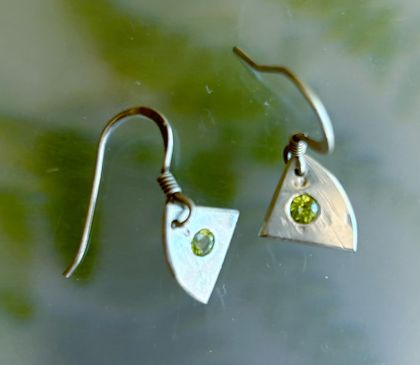 Sterling Silver triangular earrings with flush-set peridot stones