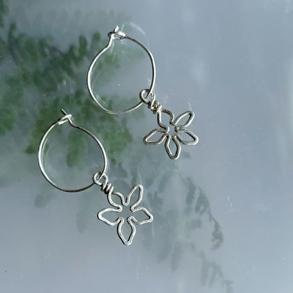 Sterling Silver Daisies on a hoop earrings