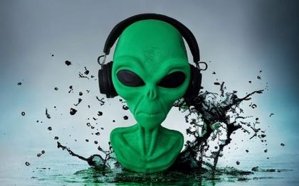 Wall mounted ALIEN headphone stand