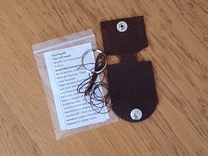 Leather keyring kit with pouch