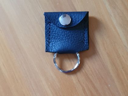 Leather keyring with little pouch