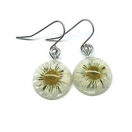 Daisy in Resin dangly earrings