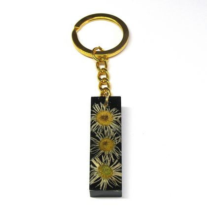 Letter I Daisy Resin Keychain