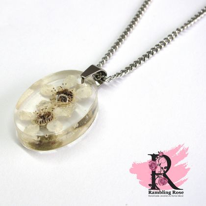 Manuka Flower Pendant Necklace - Flowers