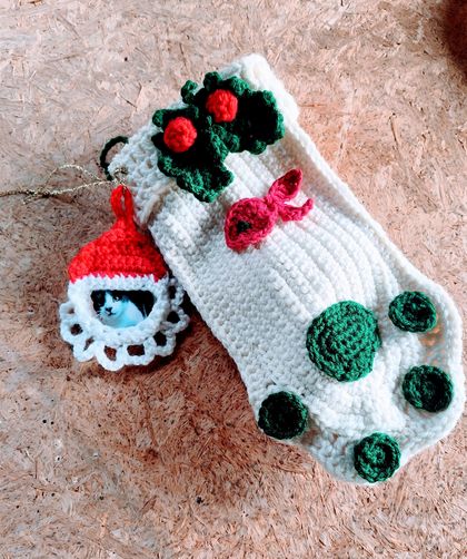 Crochet kitty cat Christmas stocking with frame