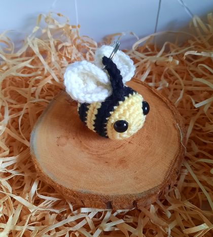 Bee Kind crochet key ring