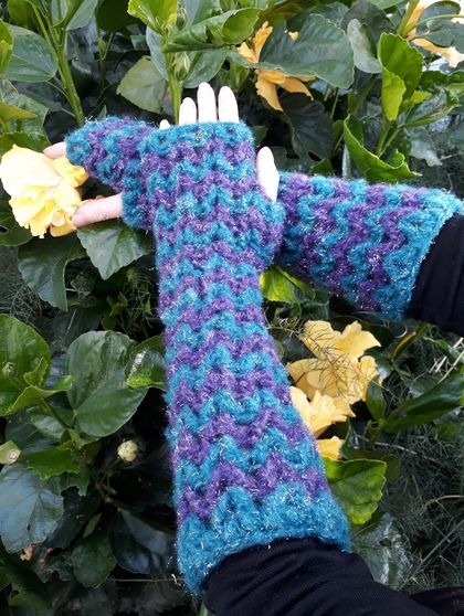 Women's arm-warmer zig-zag gloves with glitter