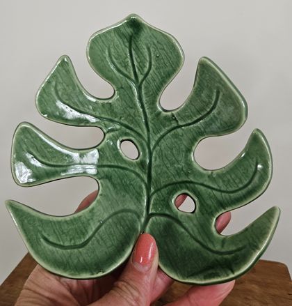 Ceramic monstera leaf dish