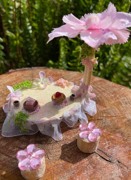 ✨  GORGEOUS - FLOWER FAIRY PARTY TABLE  with 2 FAIRY CUPCAKES