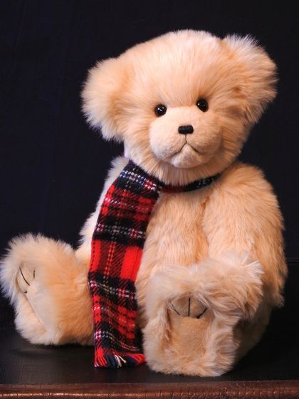 'George' - Fantastic bear kitset from gold acrylic!