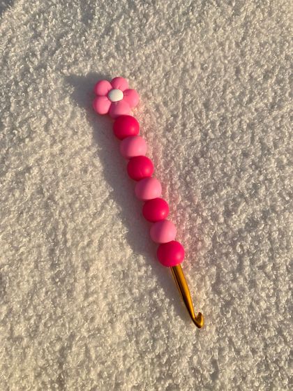 6MM PINK FLOWER BEADED CROCHET HOOK