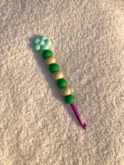 6.5MM GREEN FLOWER BEADED CROCHET HOOK