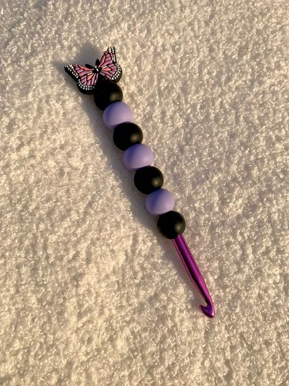 6.5MM PURPLE & BLACK BUTTERFLY CROCHET HOOK