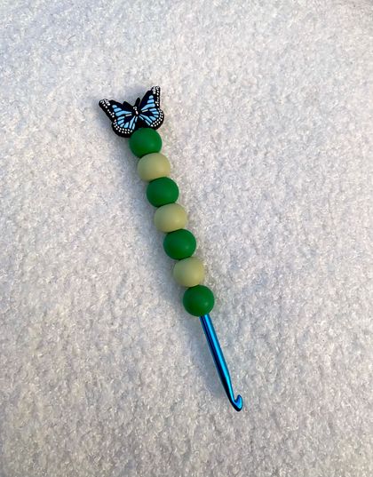 5MM GREEN BEADED CROCHET HOOK