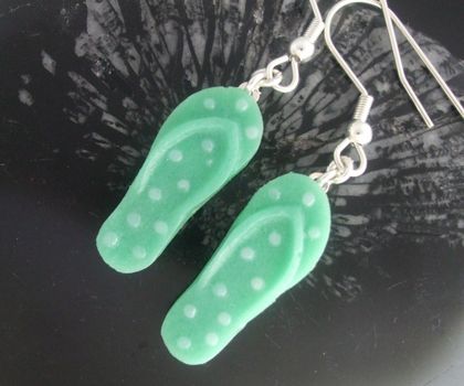 Polka-dot jandals earrings - fused glass