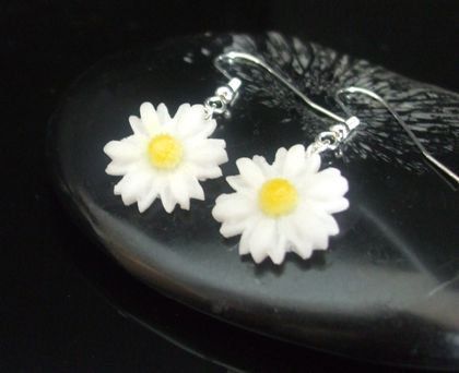 Daisy drop earrings - fused glass