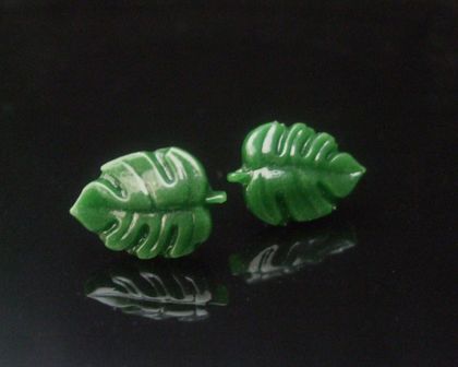 Baby monstera leaves, post earrings - fused glass