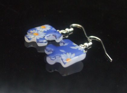 Puzzle piece, blue daisy chintz drop earrings - fused glass 