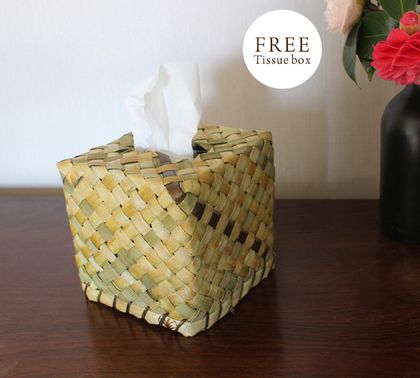 Woven Tissue cover - Brown-line