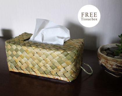Woven Tissue cover - yellow line